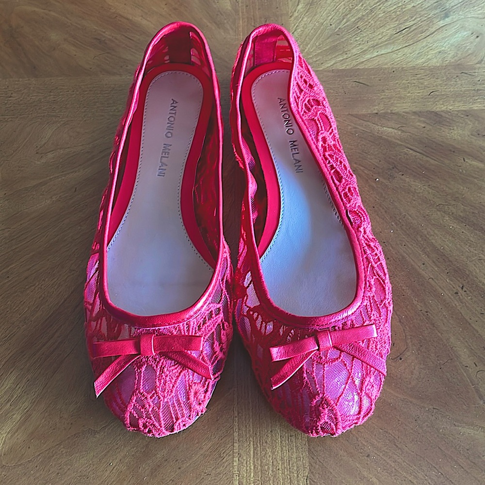 ❤️Red Lace Antonio Milano Flats Size 9 ❤️ - Picture 2 of 9
